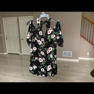 American Eagle Outfitters Dresses - Lightweight off the shoulder floral dress American Eagle Outfitters Dresses - Lightweight off the shoulder floral dress